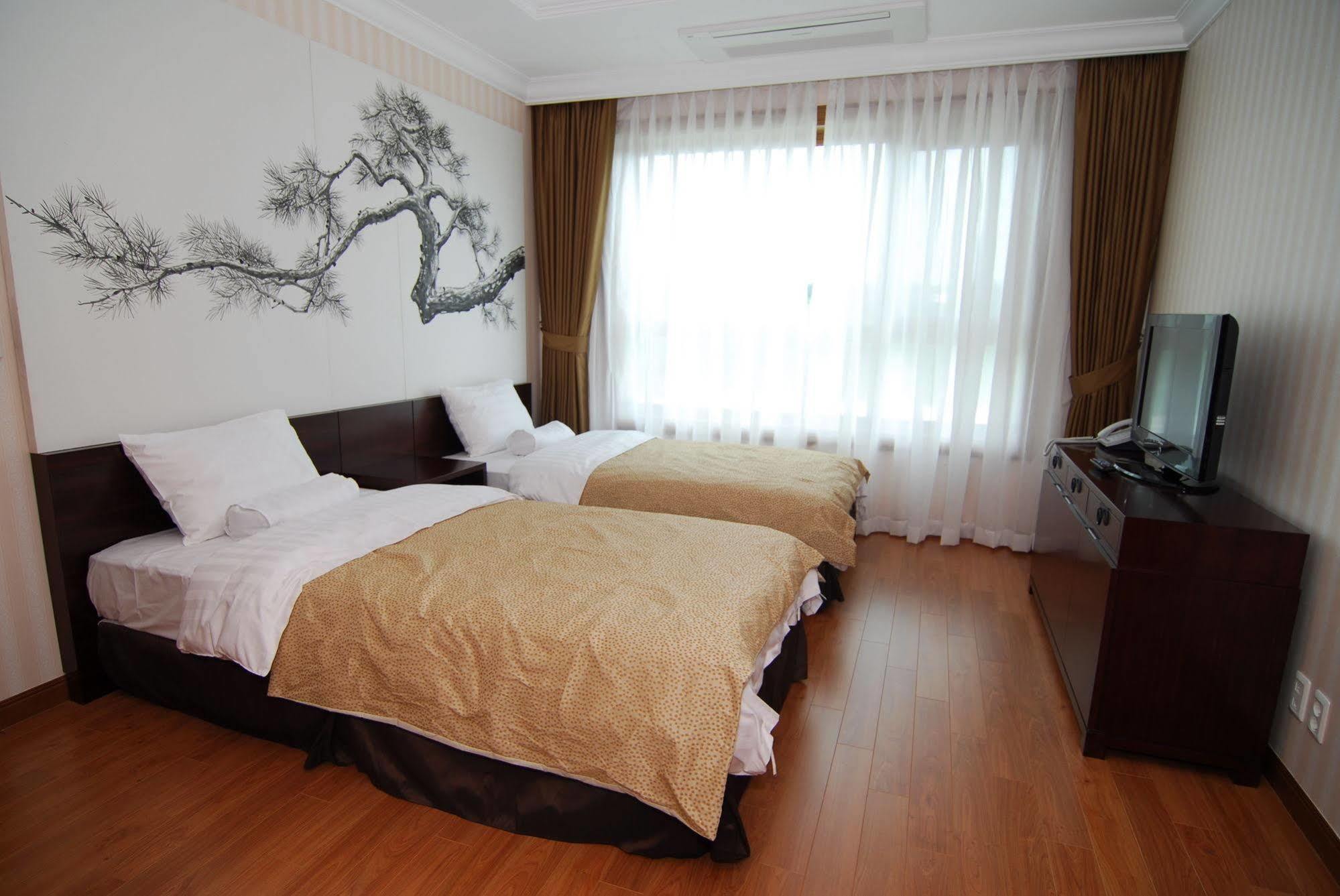 Pineridge Hotell Sokcho Eksteriør bilde
